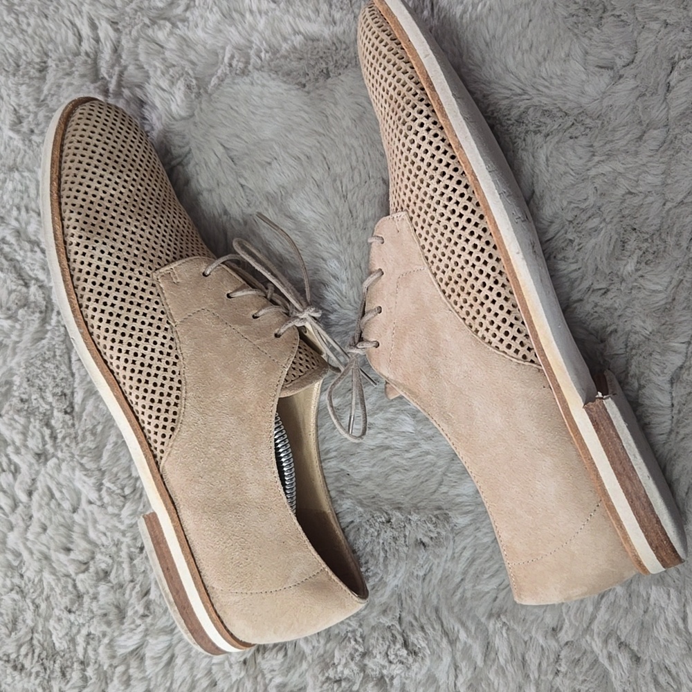 Amalfi tan suede perforated lace up oxfords size 9 - Picture 9 of 10